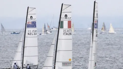 凯莉足球梦之旅：曼城至阿森纳女足，挑战焦虑与脱发，勇攀高峰的坚持与力量