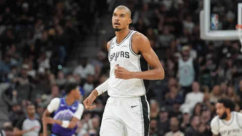 利物浦点球夺冠联赛杯，阿森纳不敌切尔西1-2，曼联险胜莱斯特城1-0